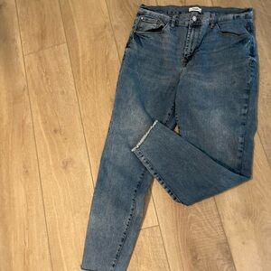 Women’s Kensie jeans. straight leg. Raw edge. Size 31.